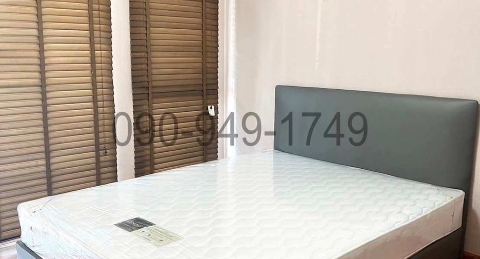 For rent 3 bedrooms townhouse in Phra Khanong, Bangkok