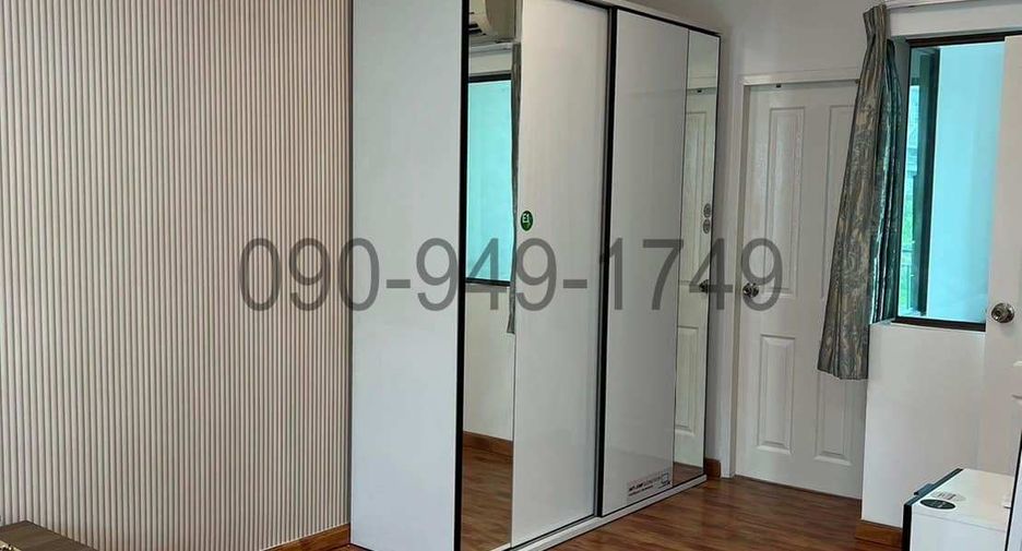 For rent 3 bedrooms townhouse in Phra Khanong, Bangkok