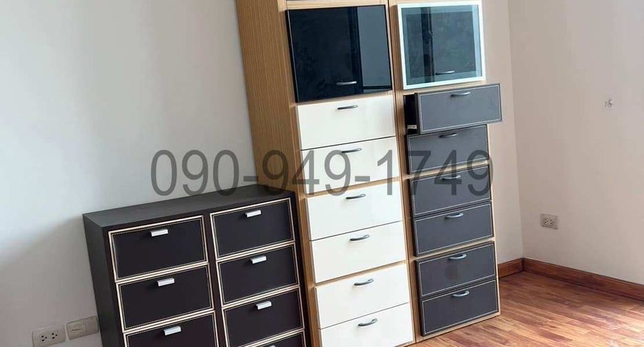 For rent 3 bedrooms townhouse in Phra Khanong, Bangkok