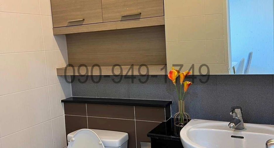 For rent 3 bedrooms townhouse in Phra Khanong, Bangkok
