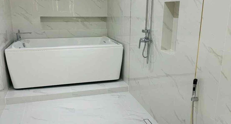 For rent and for sale 4 bedrooms villa in Bang Lamung, Chonburi