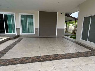Haus zur Miete mit 3 Zimmer in Bang Lamung, Chonburi