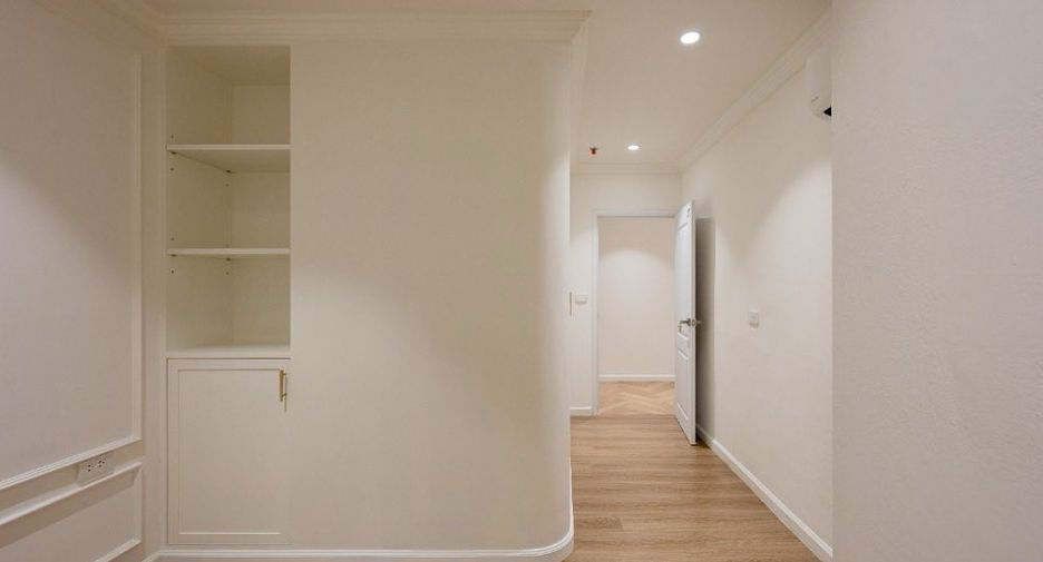 For sale 3 bedrooms condo in Watthana, Bangkok