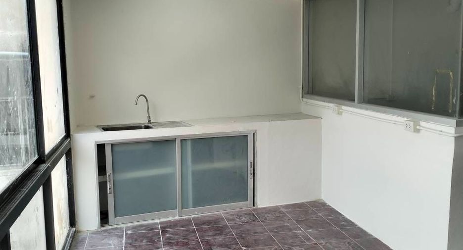 For rent 8 bedrooms office in Bang Na, Bangkok