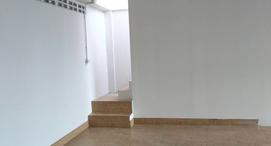 For rent 8 bedrooms office in Bang Na, Bangkok