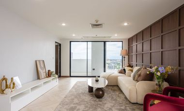 For sale 4 bedrooms condo in Watthana, Bangkok