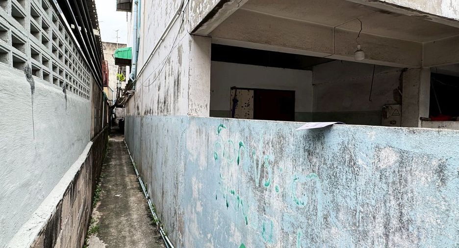 Local comercial en venta de 4 habitaciones en Mueang Samut Sakhon, Samut Sakhon