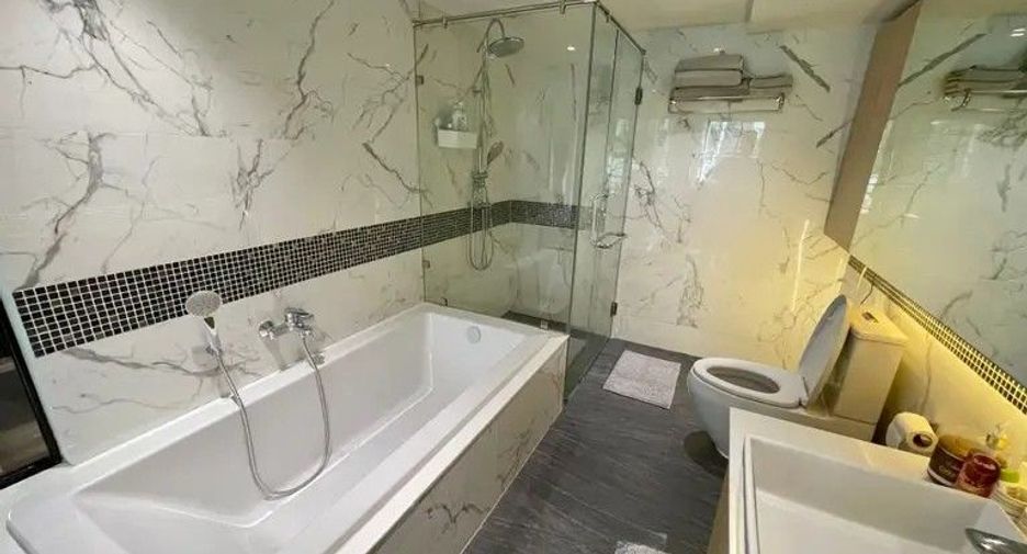 For sale 2 bedrooms condo in Khlong Toei, Bangkok