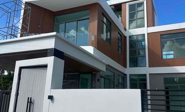 For sale 4 bedrooms villa in Mueang Phuket, Phuket