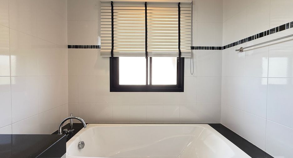 For rent and for sale 5 bedrooms house in Saraphi, Chiang Mai