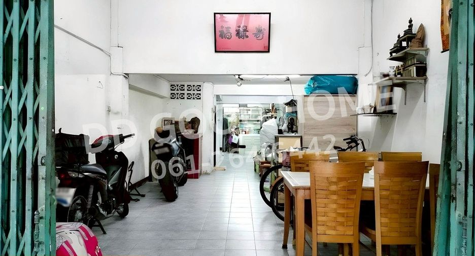 For sale 3 bedrooms retail Space in Phasi Charoen, Bangkok