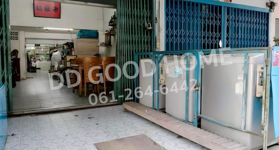 For sale 3 bedrooms retail Space in Phasi Charoen, Bangkok