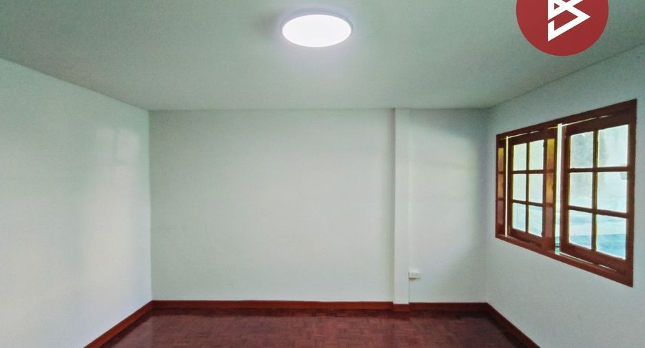 Casa adosada en venta de estudio en Bang Phli, Samut Prakan