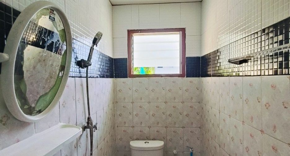 Casa adosada en venta de estudio en Bang Phli, Samut Prakan