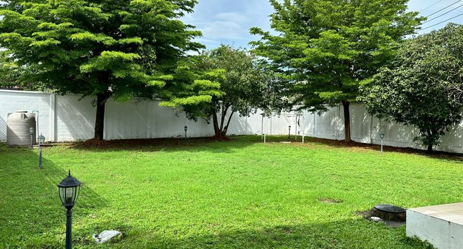 For rent 2 bedrooms house in Si Racha, Chonburi