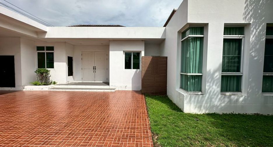 For rent 2 bedrooms house in Si Racha, Chonburi