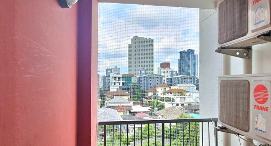 For sale 1 bed condo in Huai Khwang, Bangkok