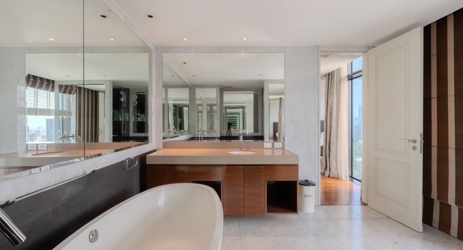 For sale 3 bedrooms condo in Pathum Wan, Bangkok