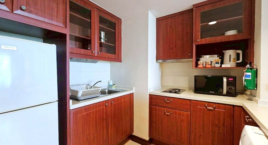 Apartamento con servicios en alquiler de 1 habitaciones en Khlong Toei, Bangkok