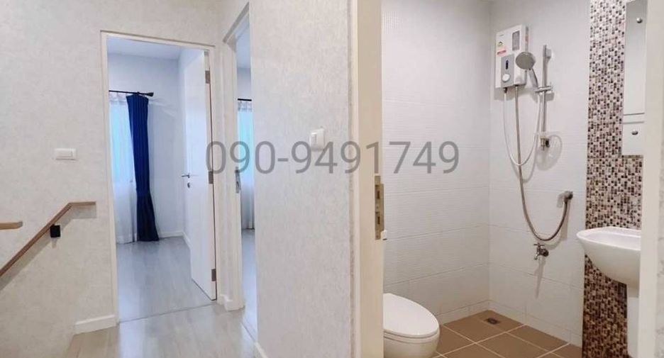 For rent 3 bedrooms townhouse in Mueang Pathum Thani, Pathum Thani