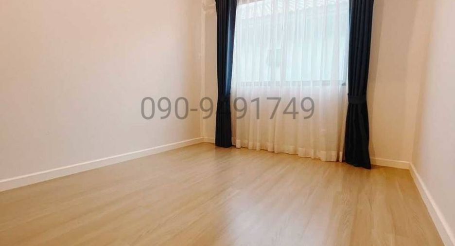 For rent 3 bedrooms townhouse in Mueang Pathum Thani, Pathum Thani