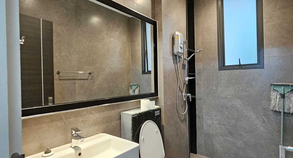 For sale 4 bedrooms house in Suan Luang, Bangkok