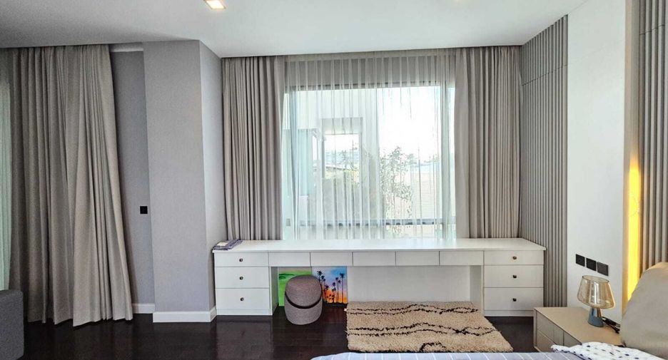 For sale 4 bedrooms house in Suan Luang, Bangkok