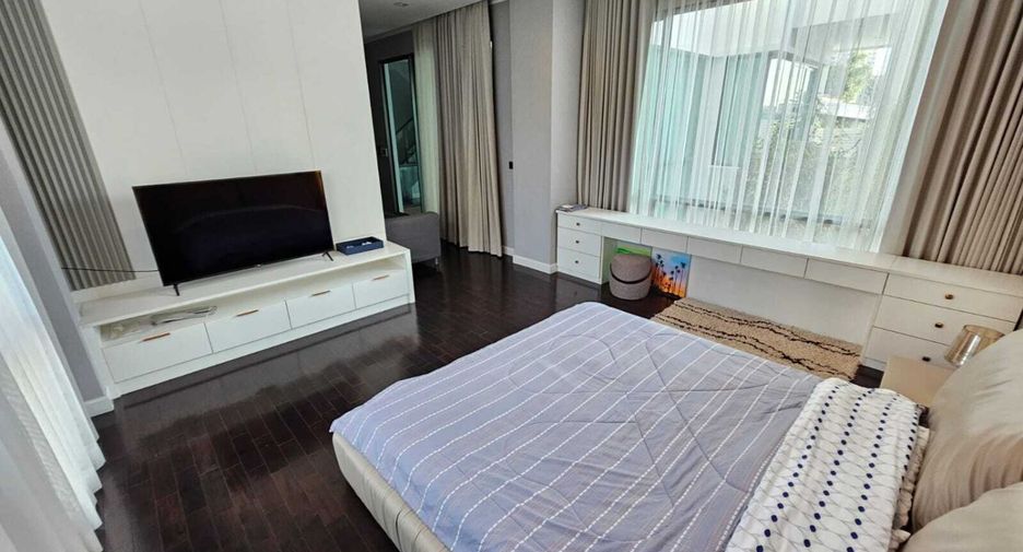 For sale 4 bedrooms house in Suan Luang, Bangkok