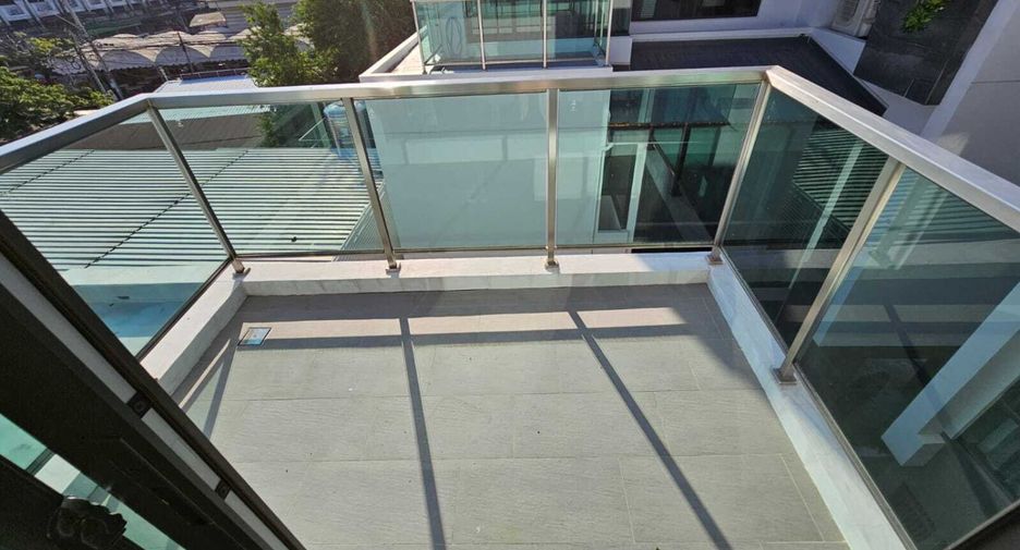 For sale 4 bedrooms house in Suan Luang, Bangkok