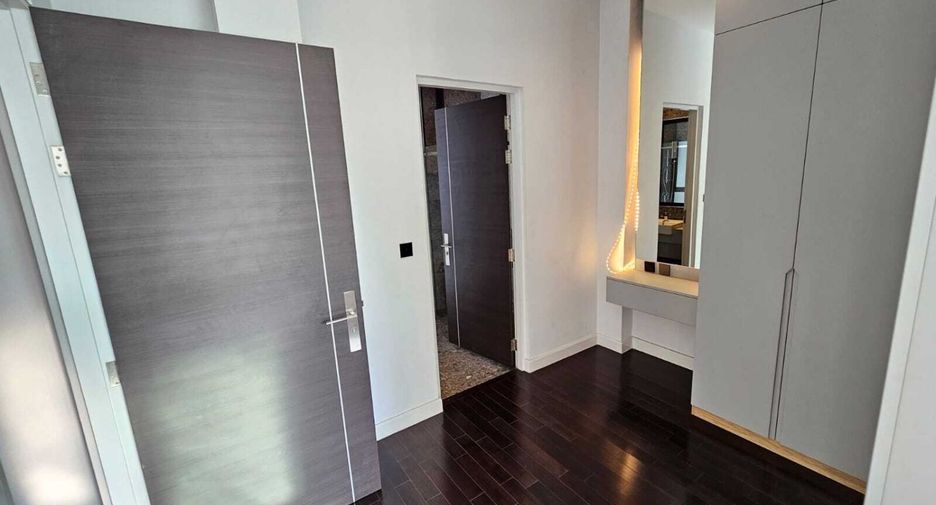 For sale 4 bedrooms house in Suan Luang, Bangkok