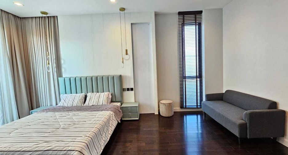 For sale 4 bedrooms house in Suan Luang, Bangkok
