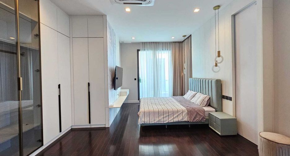 For sale 4 bedrooms house in Suan Luang, Bangkok