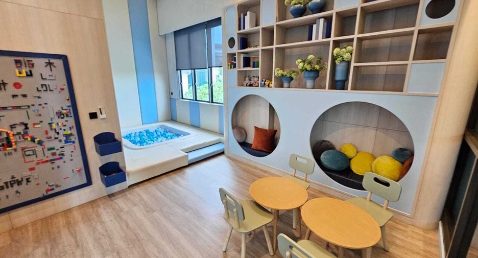 For sale 4 bedrooms house in Suan Luang, Bangkok