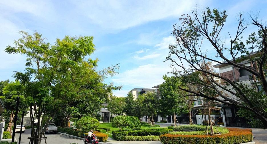 For sale 4 bedrooms house in Suan Luang, Bangkok