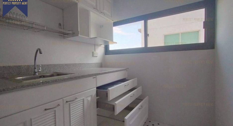 Продажа 4 спальни таунхаус в Сапхан Сунг, Бангкок