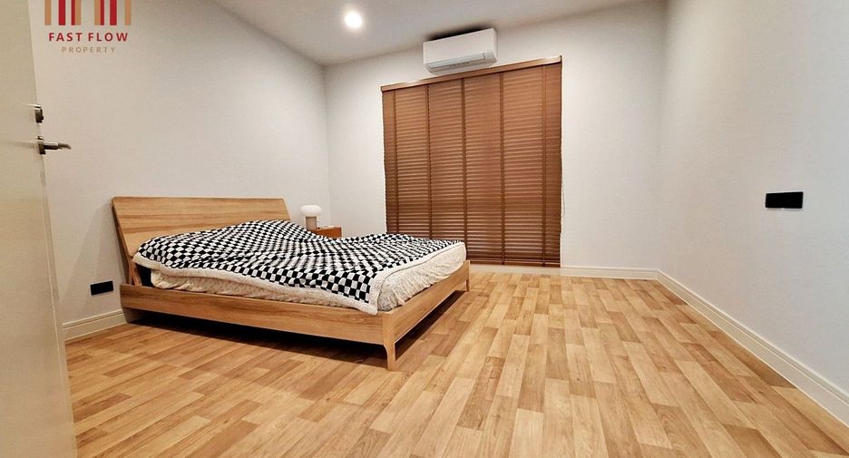 For sale 3 bedrooms house in Thawi Watthana, Bangkok