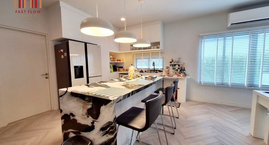 For sale 3 bedrooms house in Thawi Watthana, Bangkok