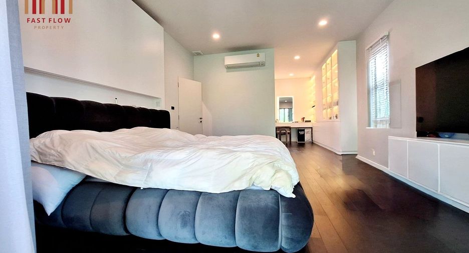 For sale 3 bedrooms house in Thawi Watthana, Bangkok