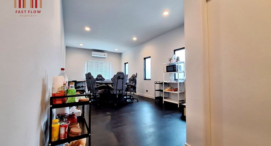 For sale 3 bedrooms house in Thawi Watthana, Bangkok