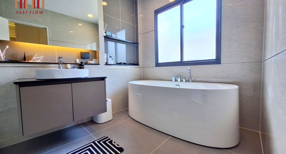 For sale 3 bedrooms house in Thawi Watthana, Bangkok