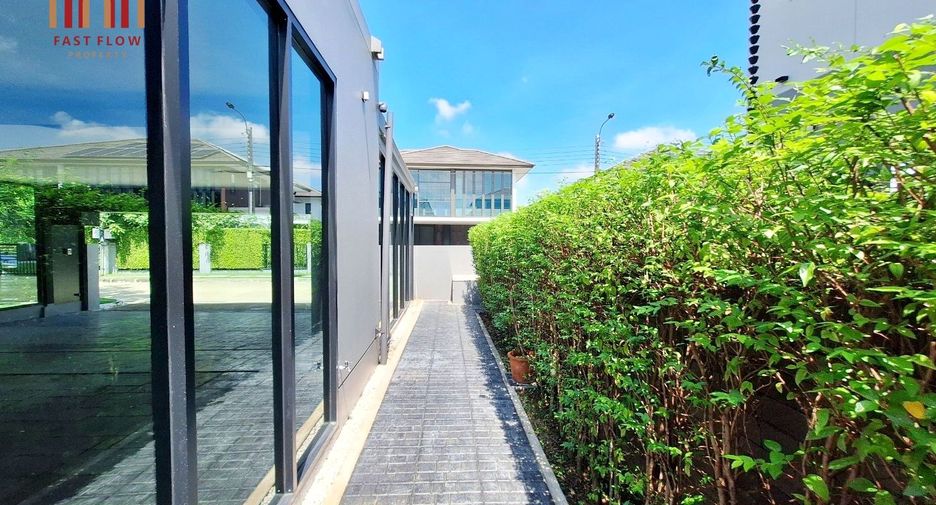 For sale 3 bedrooms house in Thawi Watthana, Bangkok