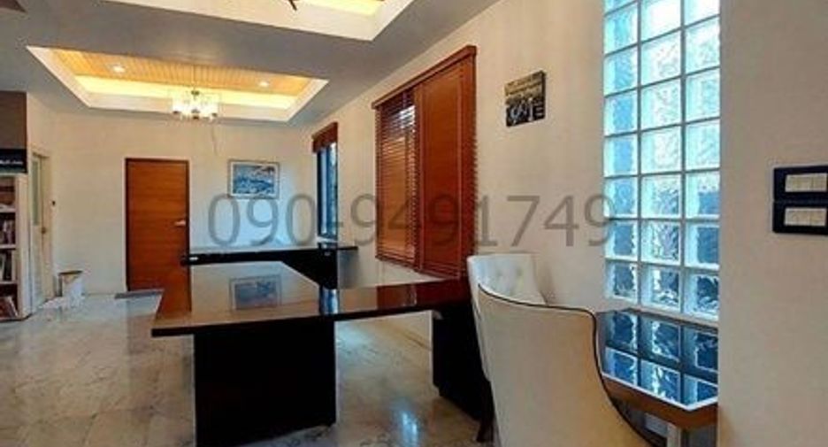 For rent 3 bedrooms townhouse in Lak Si, Bangkok