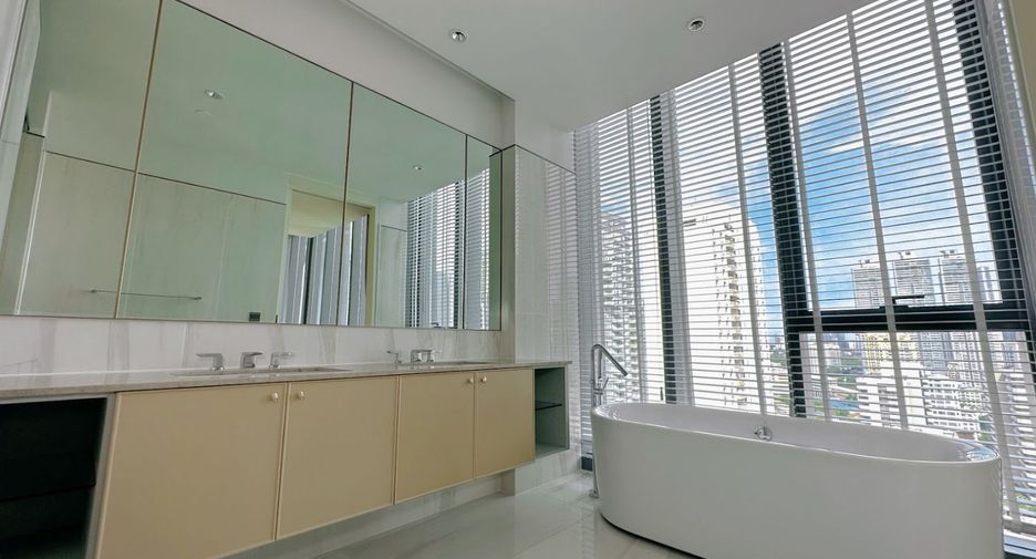 À louer 3 chambres condo à Khlong Toei, Bangkok