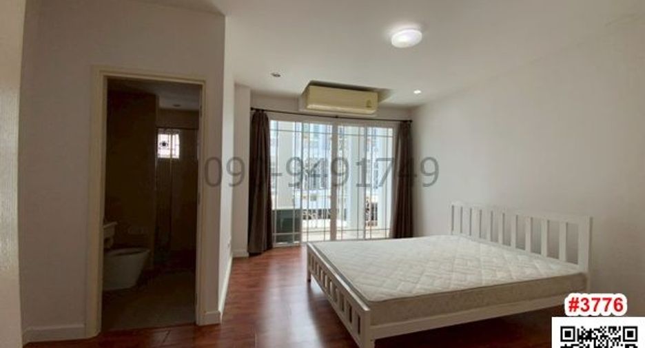 Casa adosada en alquiler de 3 habitaciones en Bangkok Yai, Bangkok
