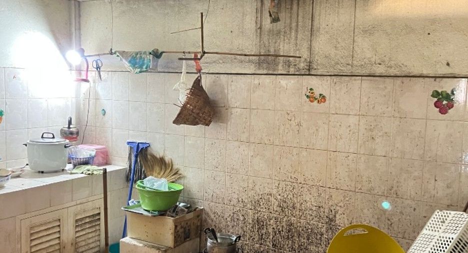 For sale 3 bedrooms townhouse in Nakhon Chai Si, Nakhon Pathom