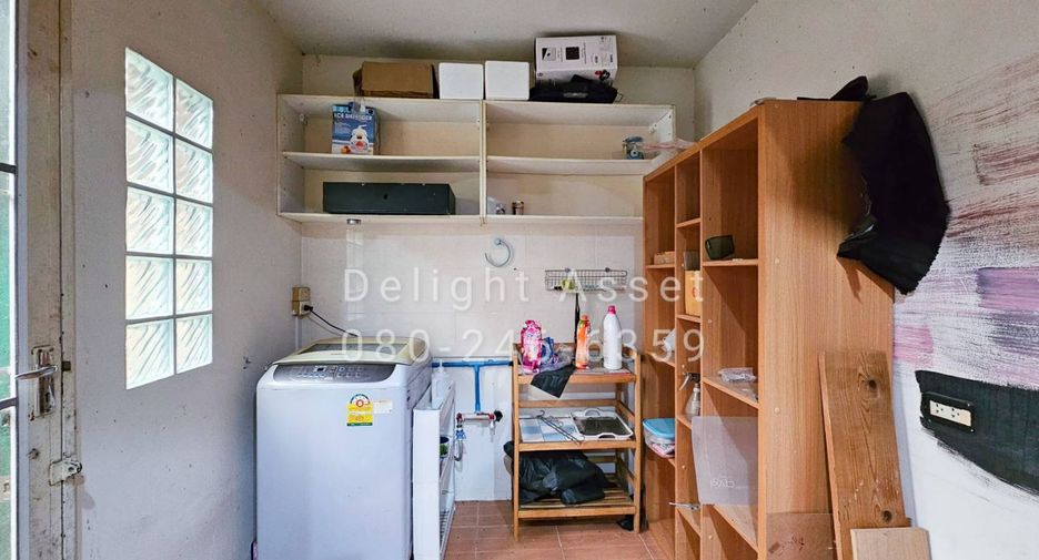 For sale 2 bedrooms townhouse in Mueang Pathum Thani, Pathum Thani