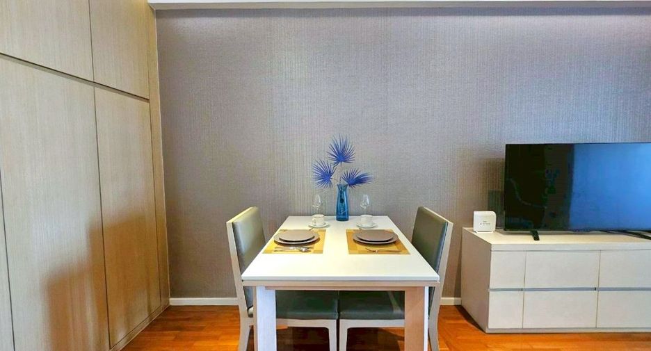 À louer 1 chambre appartement avec services à Khlong Toei, Bangkok
