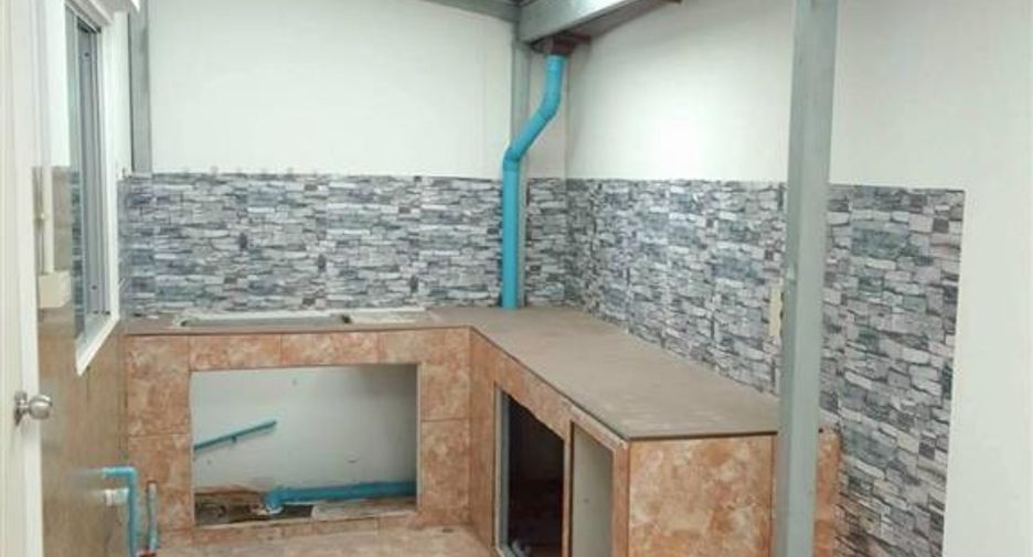 For sale 3 bedrooms townhouse in Phra Samut Chedi, Samut Prakan