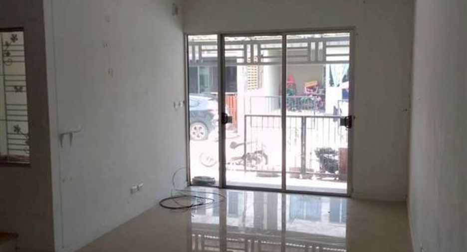 For sale 3 bedrooms townhouse in Phra Samut Chedi, Samut Prakan