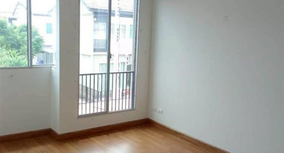 For sale 3 bedrooms townhouse in Phra Samut Chedi, Samut Prakan